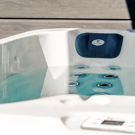 Beautiful In With Jacuzzi *