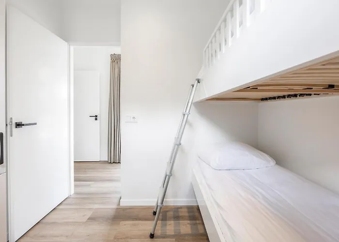 2 Bedroom Awesome In Semesterbostad Voorthuizen